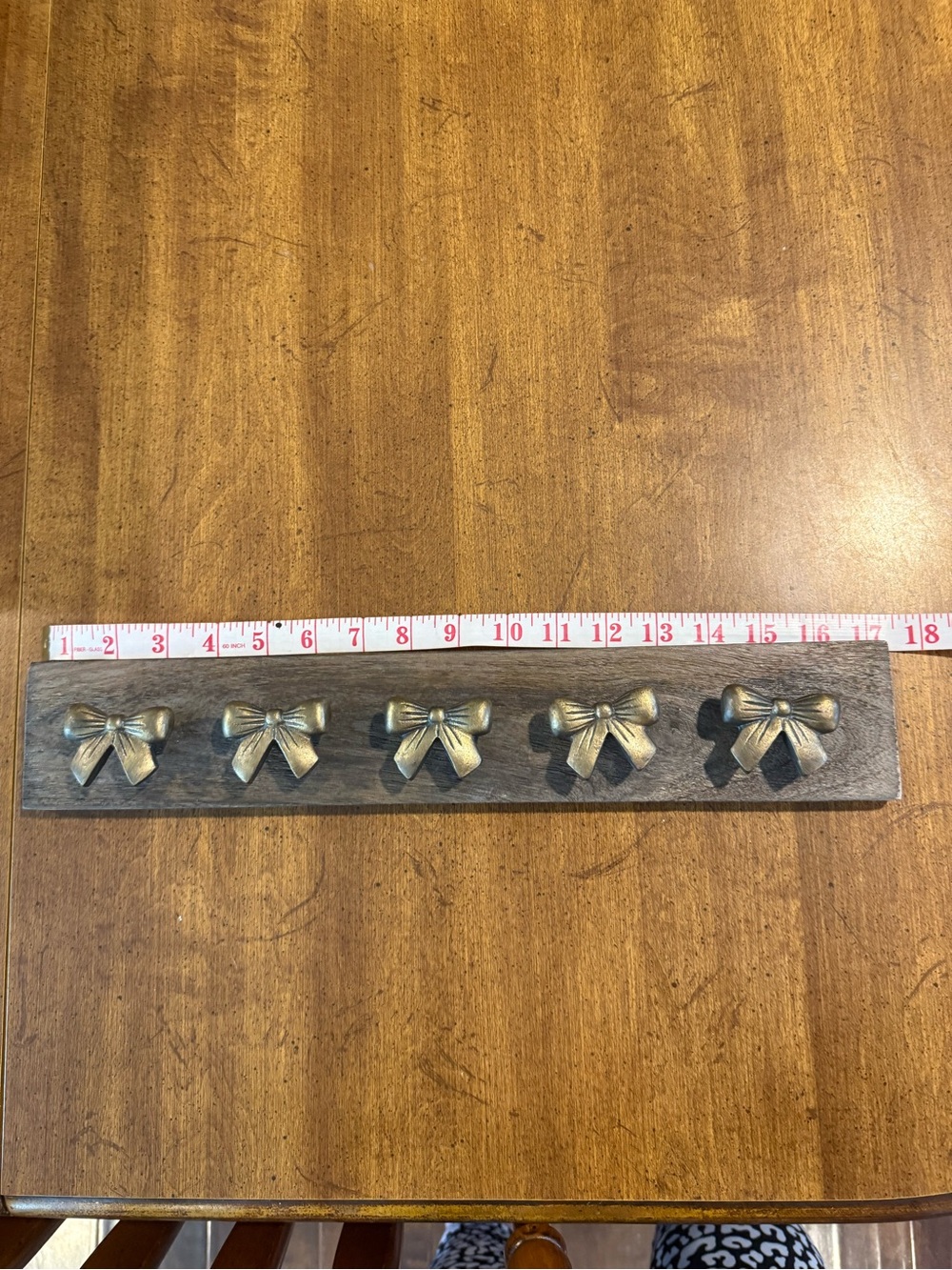Decorative Bow Wall Hook Rack in Antique Gold